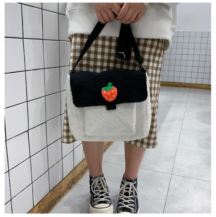 Student Childish Fruit Strawberry Shoulder Bag Girl Chic Wild Messenger Bag display picture 9