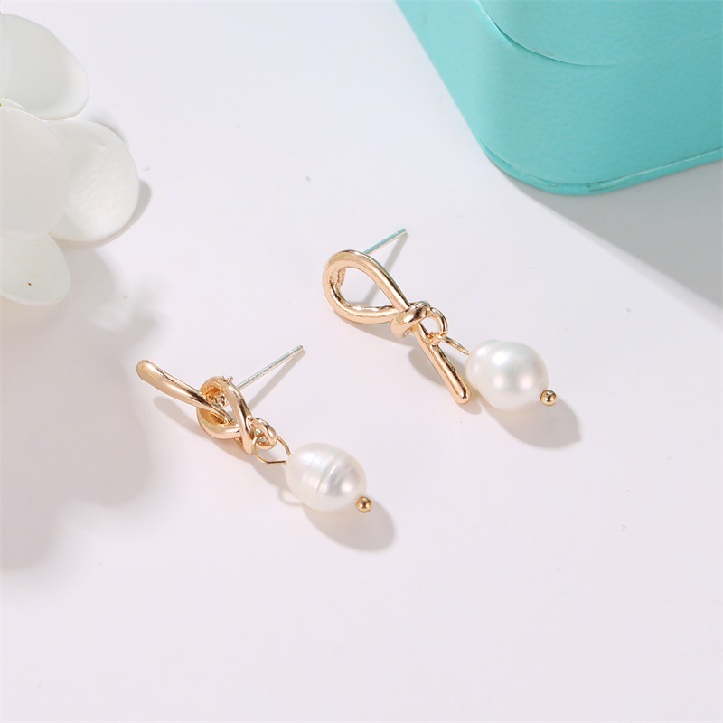Asymmetric Knotted Bow Pearl Earrings Earrings Women display picture 4