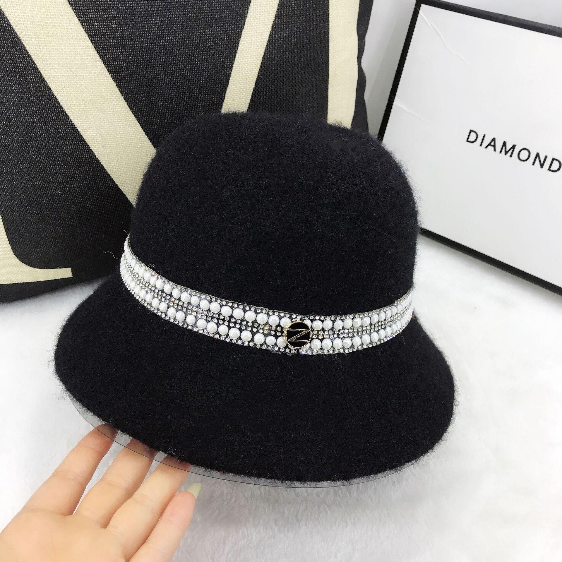 Chapeau de bassin en cachemire d'automne et d'hiver élégant style célébrité perle strass mode rétro chapeau thermique britannique_voghion.com