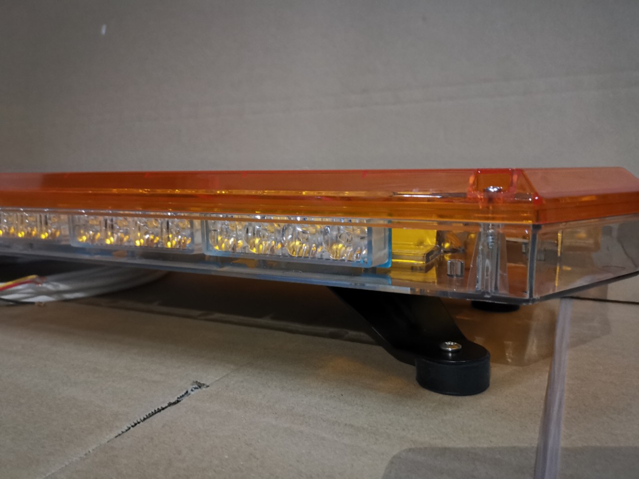 High-Power Yellow Warning Light for Engineering Vehicles, Suitable for High-Speed Maintenance Vehicles, Long-Row Warning Light for Rooftop Use in High-Speed Maintenance