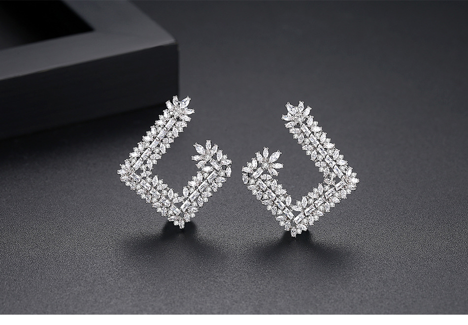 Jinse Shuying Ohrringe Europäische Und Amerikanische Kreative Geometrische Damen Bankett Ohrringe Hersteller Kupfer Zirkonium Ohrringe Geschenk display picture 3
