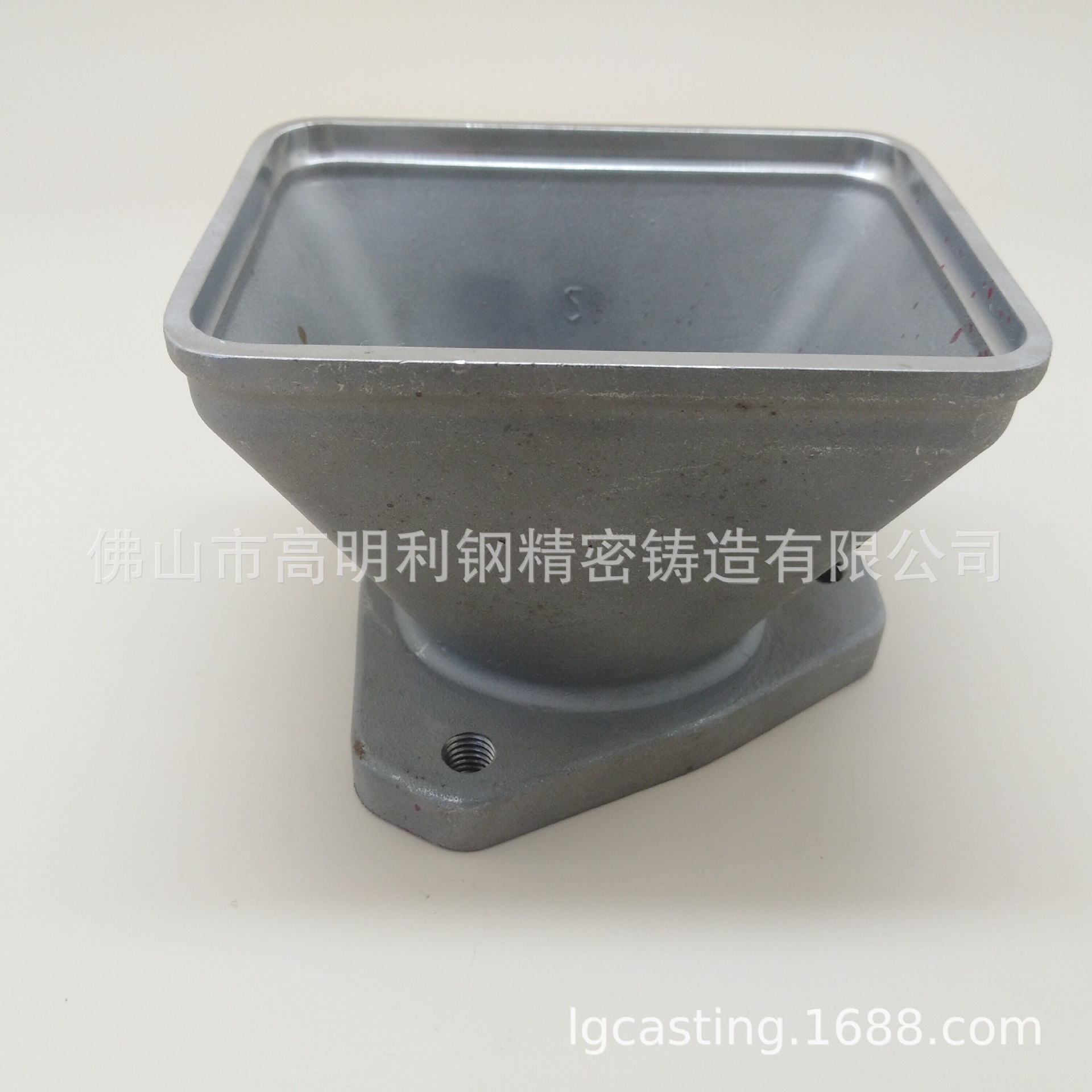 供应精铸不锈钢管接头、阀门零件、水龙头铸件/阀体/阀盖/管接头