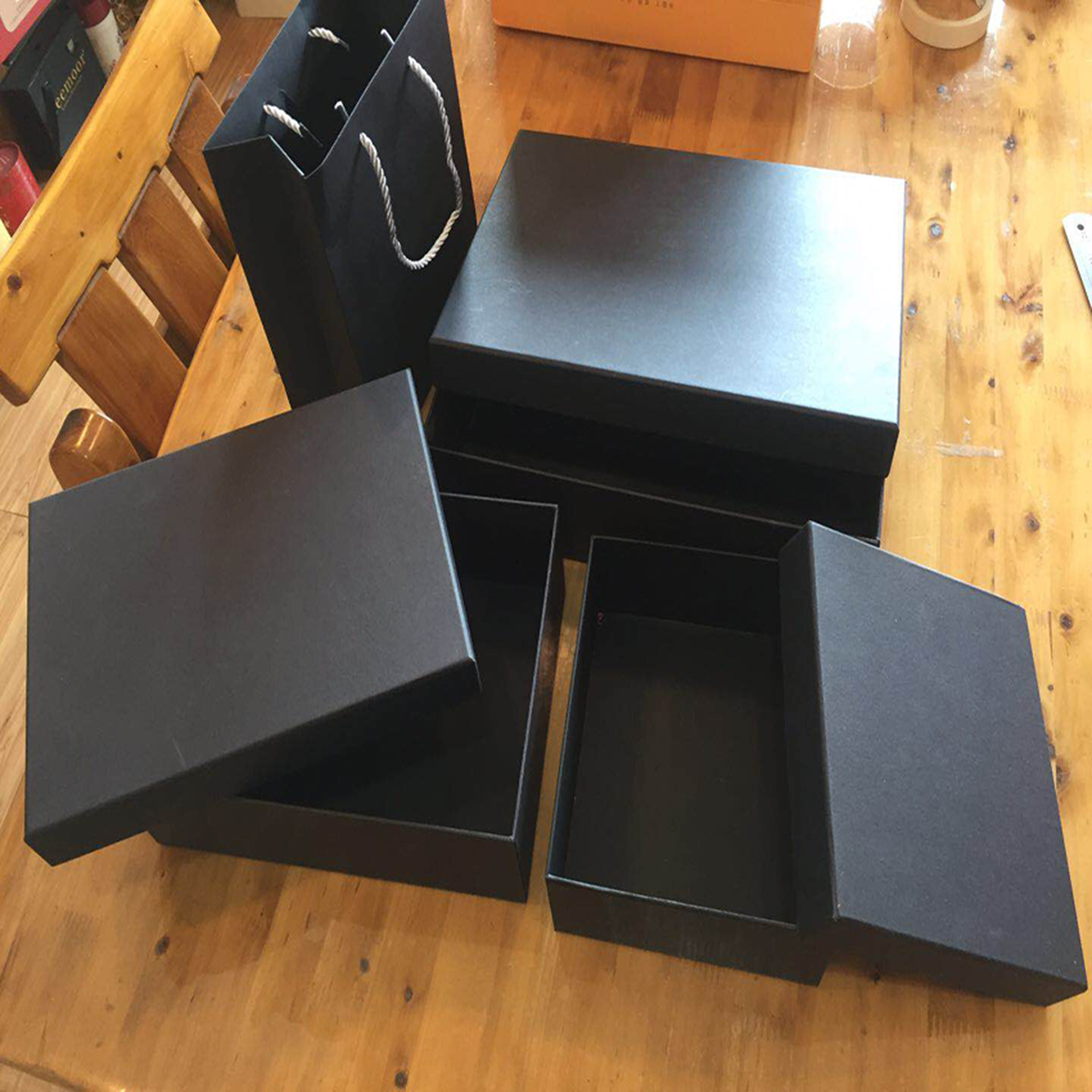 现货黑色牛皮纸盒可乐礼盒天地盖口红包装盒DIY干花礼盒通用