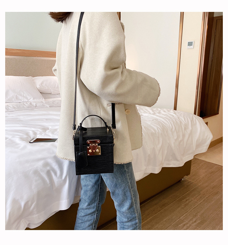 Neue Koreanische Herbst Und Winter All-match Cross-body Kleine Quadratische Mode Umhängetasche Großhandel display picture 7