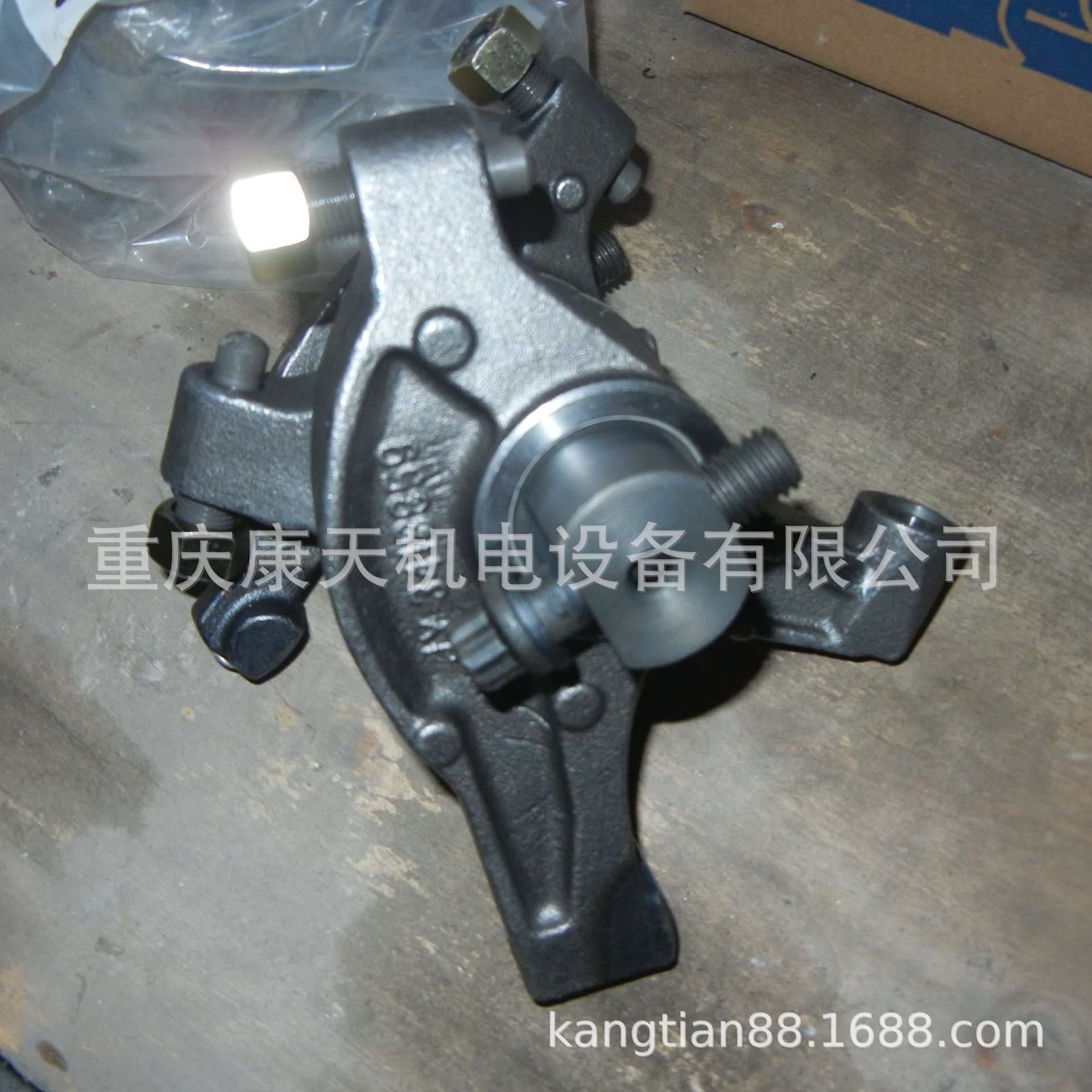 cummins/康明斯配件3065810/K19摇臂总成3176363