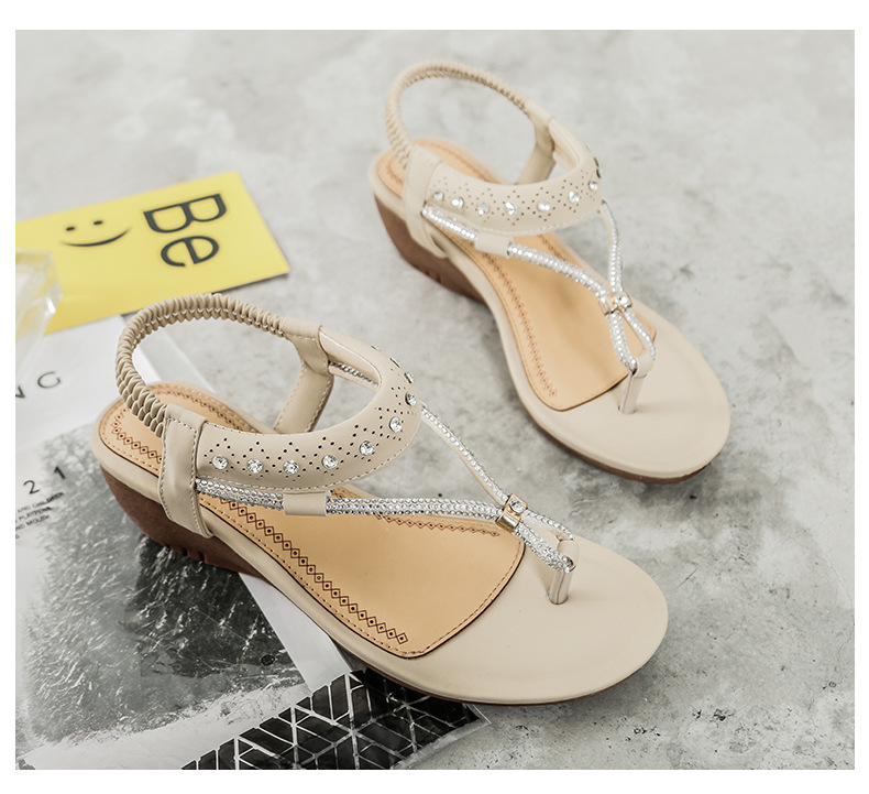 The new Bohemian sandals from Yirun are casual water diamond women's shoes with wedge heels and toe clamping for fashionable women undefined