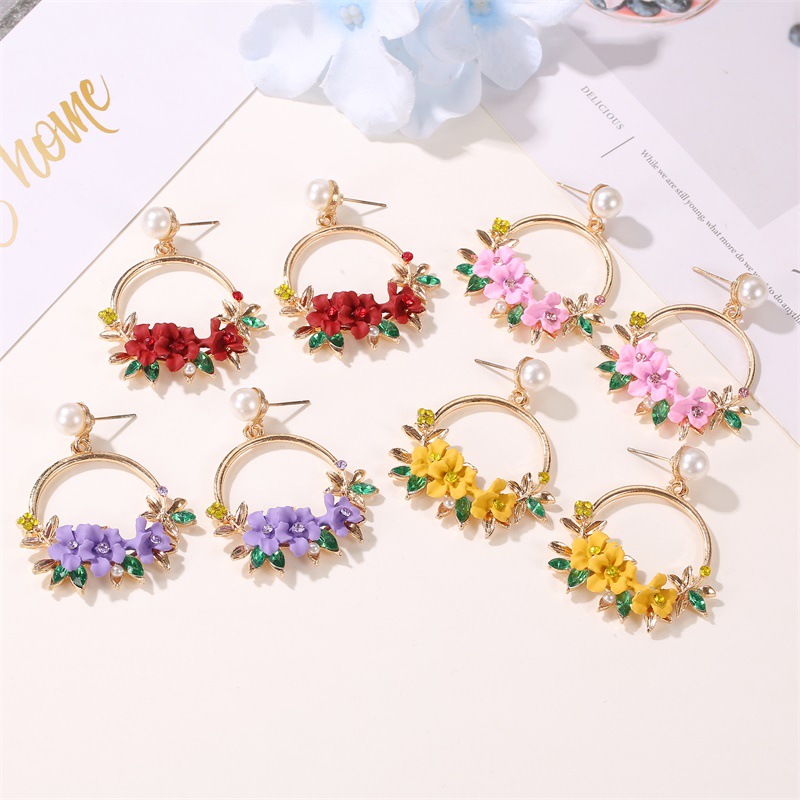 Temperament Colored Garland Pearl Earrings For Women display picture 3