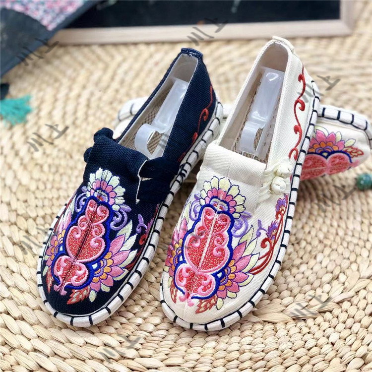 Women chinese kung fu shoes Beijing Ladies  heart-shaped lotus embroidered clothing shoes sail on ethnic linen layered sole