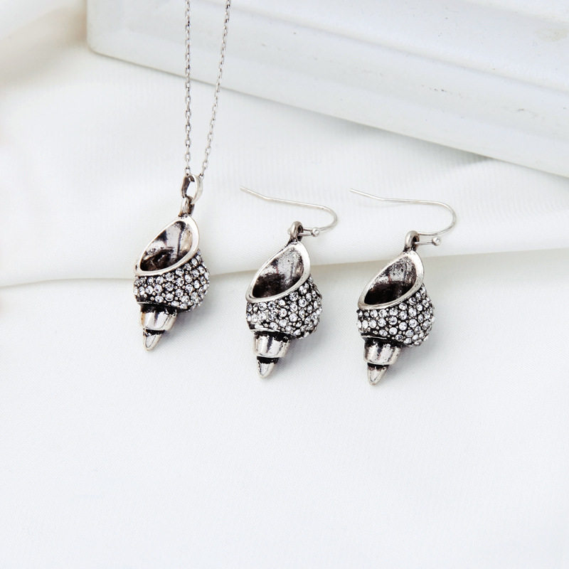 E9112321 Creative Haute-qualité Boucles D'oreilles Diamant Longue Super Fée Vacances Style Boucles D'oreilles Tempérament Sauvage Conque Boucles D'oreilles display picture 2