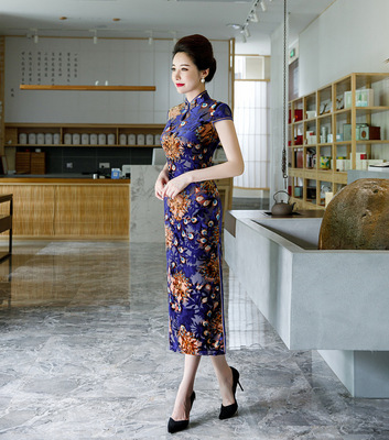 旗袍女秋季2019新年轻款中国风改良走秀演出服连衣裙中长款烂花绒