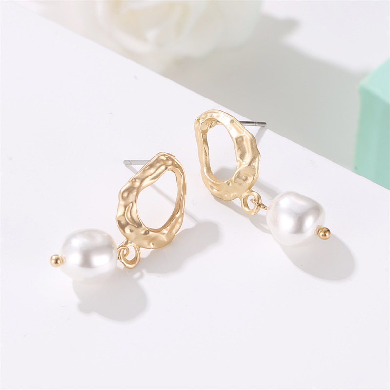 Européen Et Américain Hot Boucles D'oreilles Irrégulière Avec Personnalité Géométrique Goutte D'eau Oreille Goujons Boucles D'oreilles Pour Les Femmes Baroque Perle Stud Boucles D'oreilles display picture 5