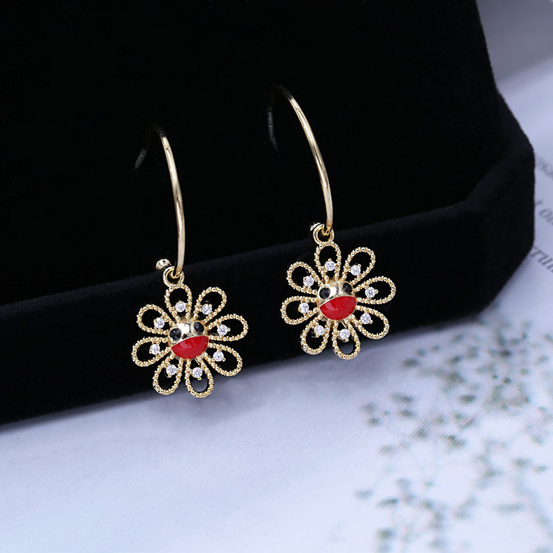 Fashionable Detachable Cute Smiley Sun Flower Earrings With Micro Diamonds Simple Bai Ear Ornaments display picture 4