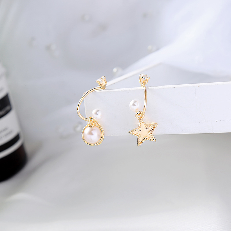 Five-pointed Star Stud Earrings Temperament Super Fairy Asymmetric Net Red Pearl Earrings display picture 9