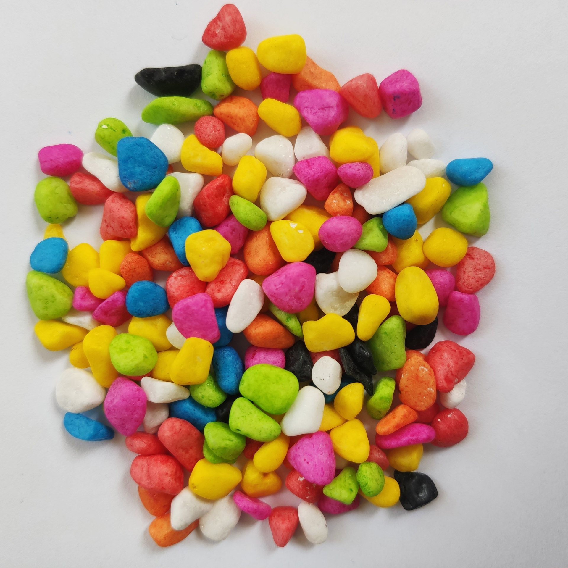 供应染色五彩石 鱼缸造景用七彩石子 园艺装饰用彩色石子