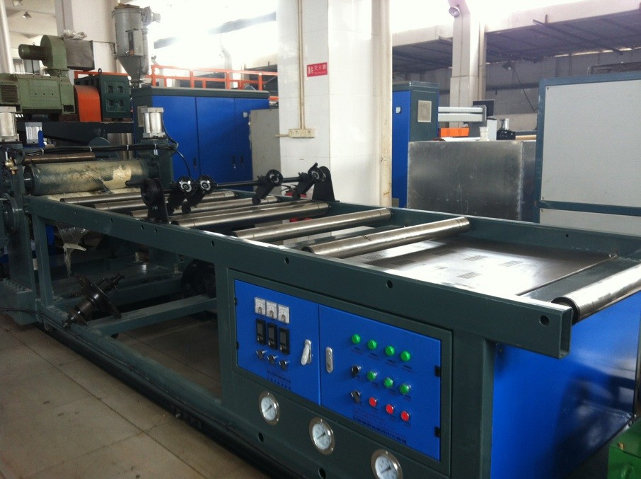 燿安塑胶挤出设备供应PE薄板材设备PP薄板挤出设备