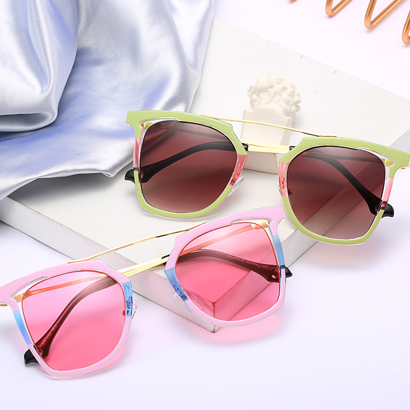 Fashionable sunglasses for men and women