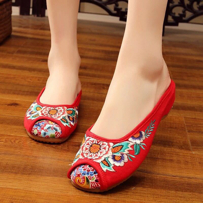 2022 spring and autumn summer New embroidered shoes slippers women's shoes outer wear white embroidered canvas shoes ethnic style sandals