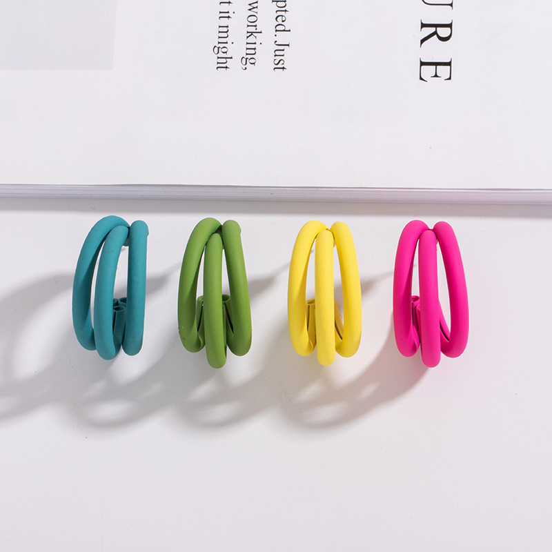 Korean Fresh Candy Color Retro Small Simple And Cute Earrings Wholesale display picture 3