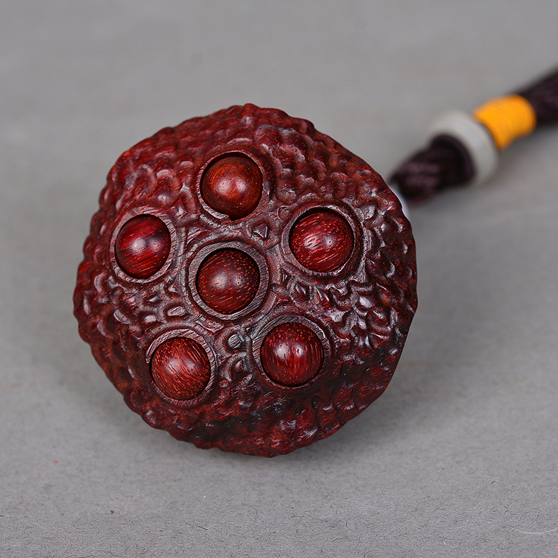 Rosewood manual Wood carving Wenwan Handle piece man solid wood Take it with you Old material Play Lobular red sandalwood Lotus Pendant