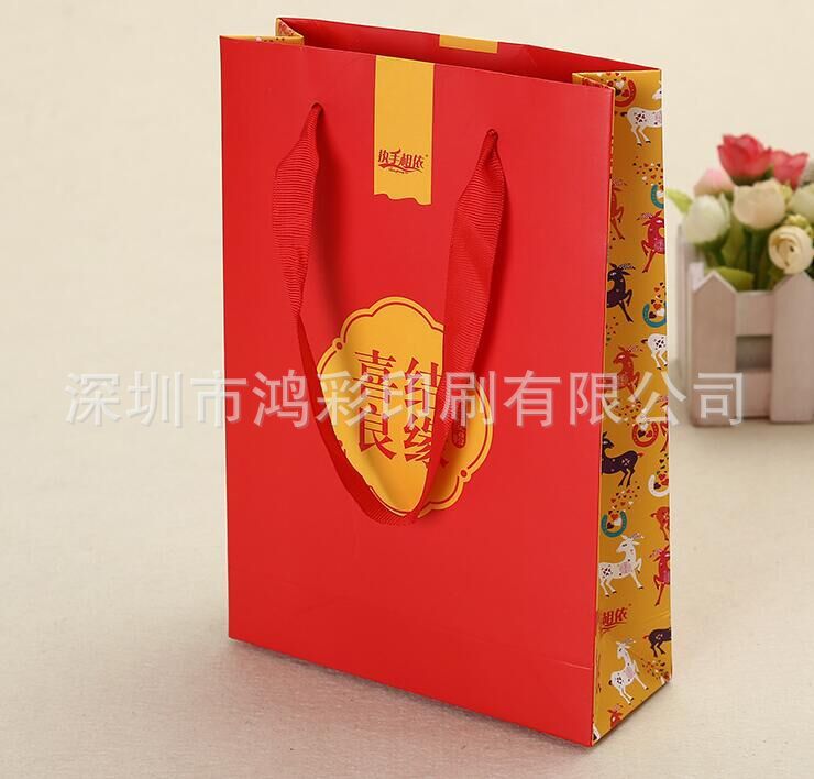 工厂大量生产手提袋 可按你要求订 制 公司专有专业设计师