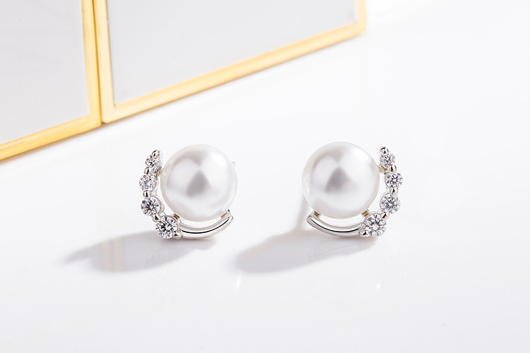 Korean Version Pearl Earrings Diamond Zircon Pearl Earrings Temperament Earrings Simple Fashion Jewelry display picture 1