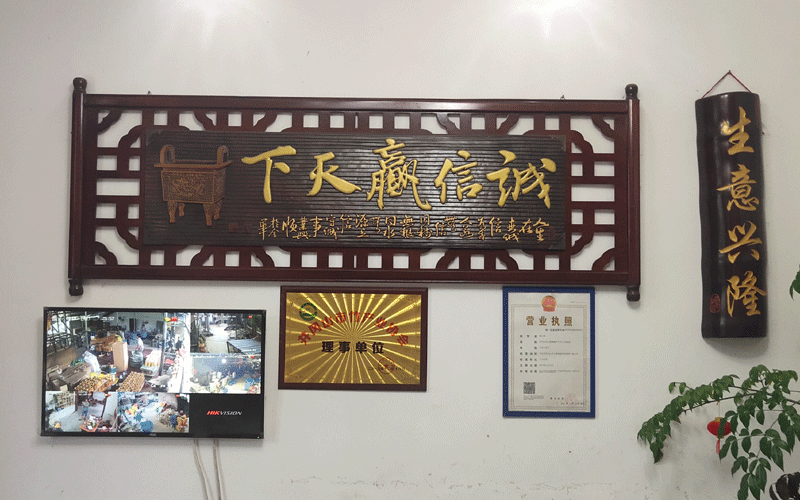 励志竹笔筒