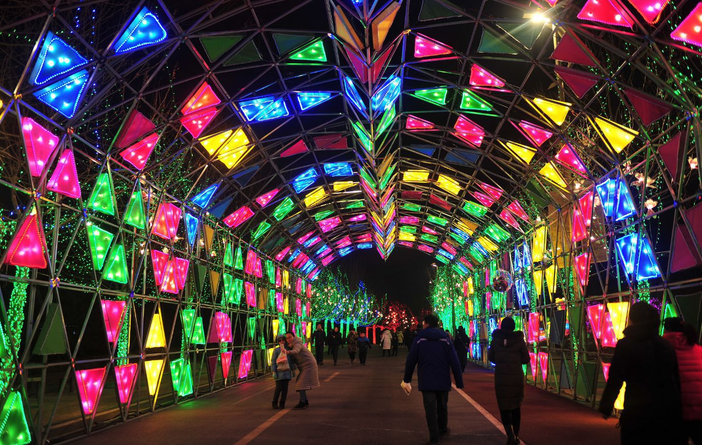 ����ֱ��ʥ�����յƹ⹰�ţ�����������ʥ���ƹ����ͺ͸ֹ�����