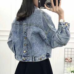 デニムのコートの女性の春と秋の短い上着の学生のゆったりした韓国版bfのジャケットの新型のカジュアルな小さいコートの女性の潮