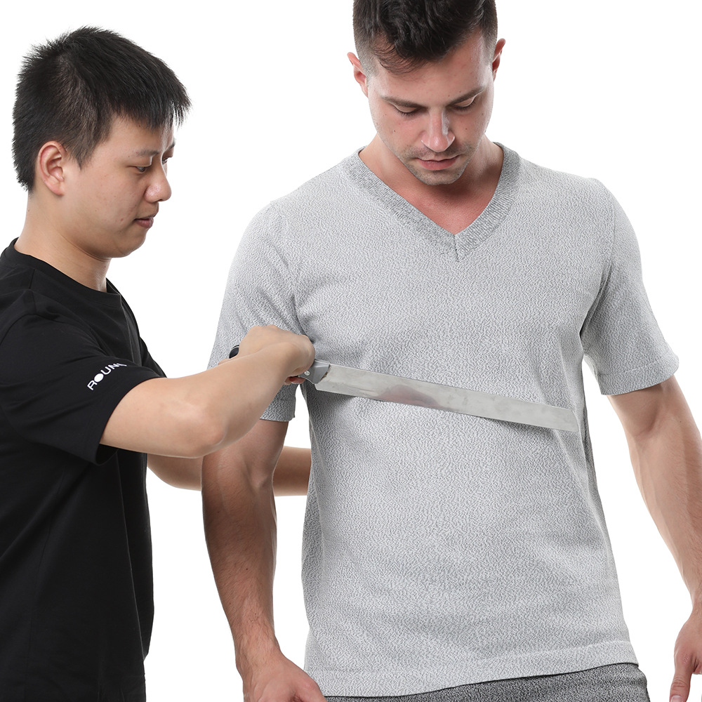 浅灰鸡心领短袖