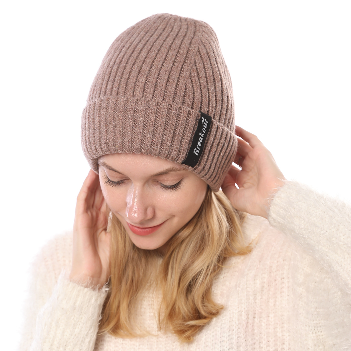 Cappello da uomo in lana calda lavorato a maglia con lettera adesiva con bordo arricciato a righe dritte in velluto autunno e inverno da donna_voghion.com