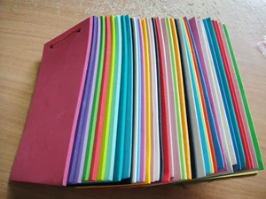 Могут быть обработаны долгосрочные поставки высокоэластичной пены EVA, красочных высокоэластичных листов EVA, штамповки букв EVA.