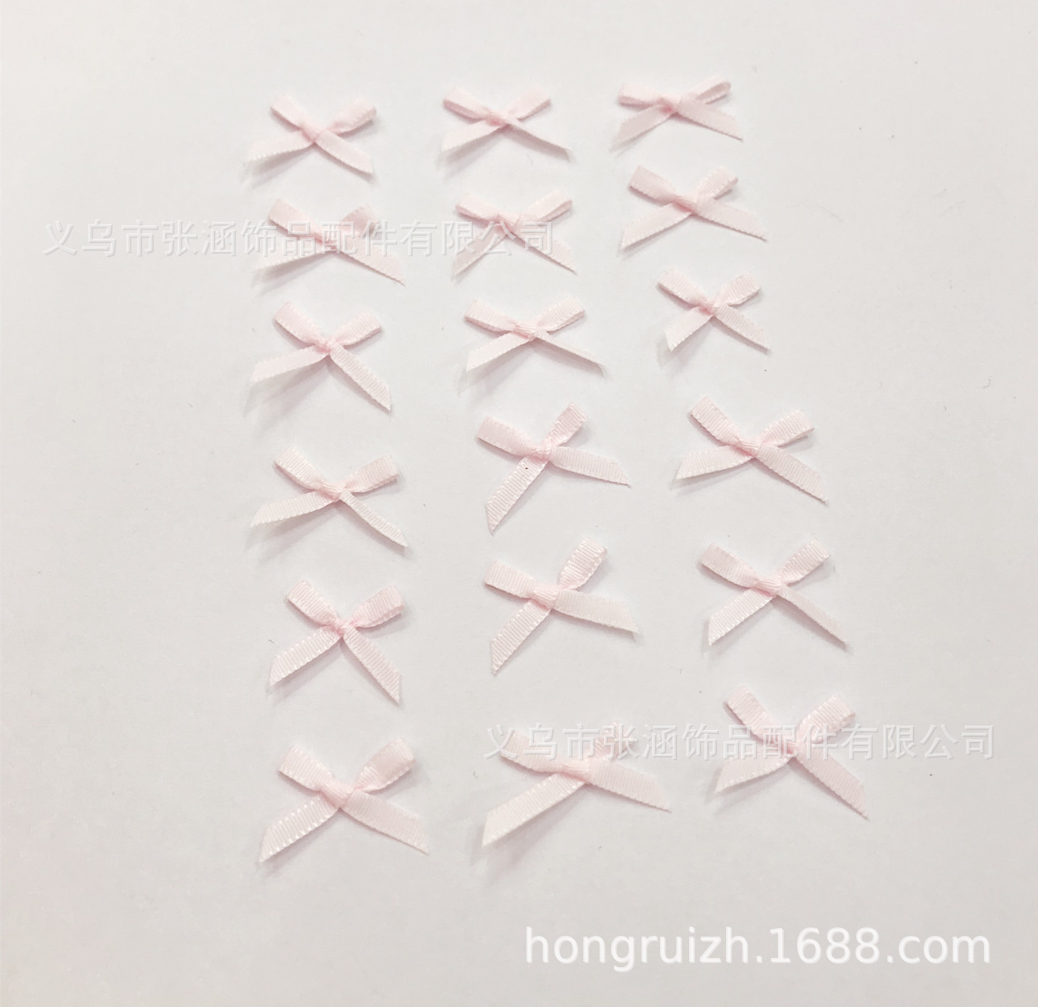 一分粉色蝴蝶结