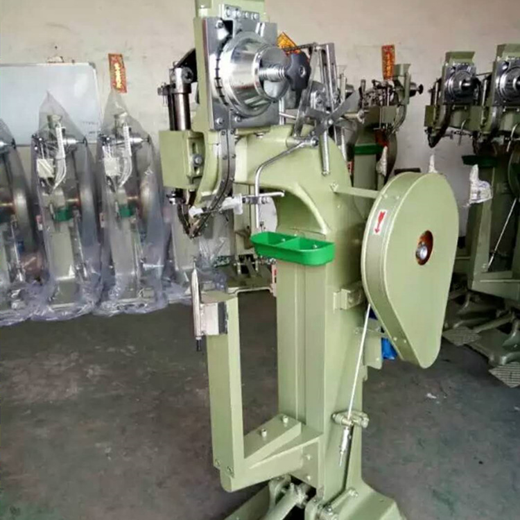 灯饰自动铆钉机 周转箱铆钉机 铝箱打钉机 铝箱鸡眼机 自动铆合机