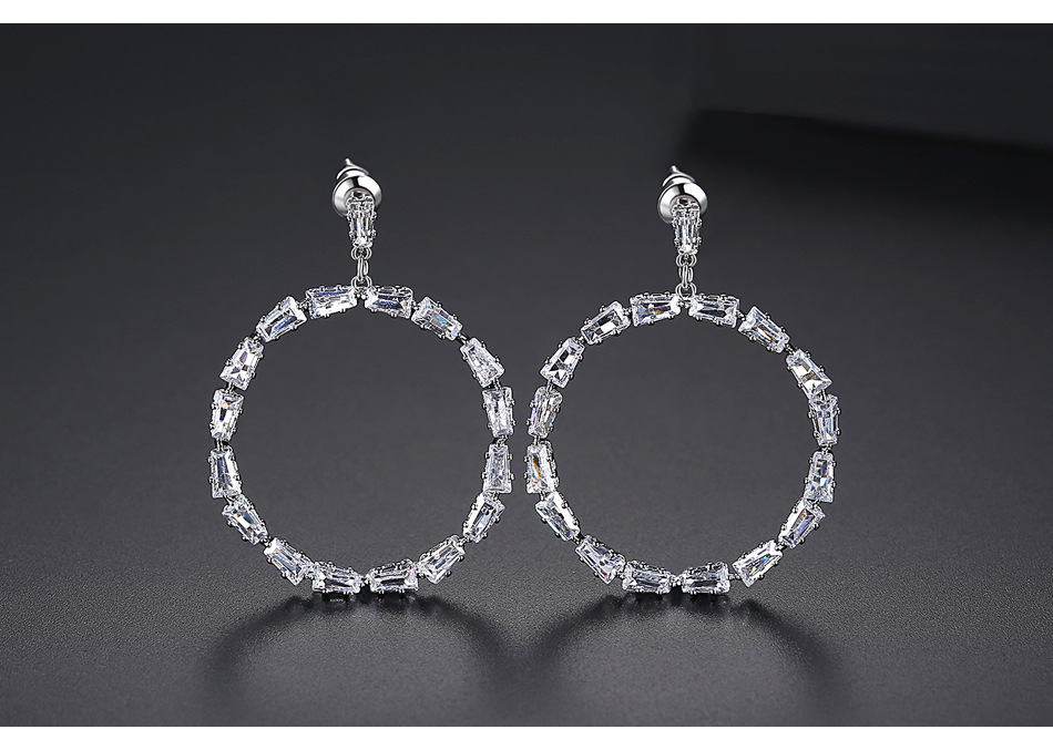 Simple Round Korean Temperament Female Models Copper Earrings With Zirconium Earrings Banquet Earrings display picture 2