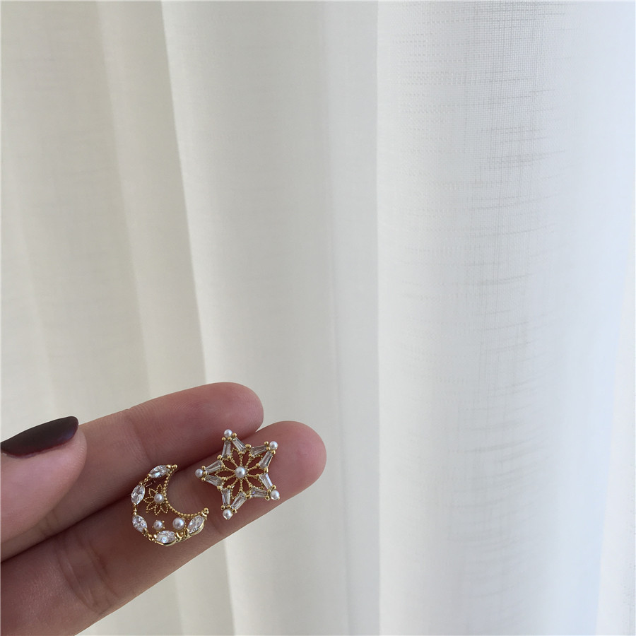 1 Pair Simple Style Star Moon Inlay Metal Zircon Ear Studs display picture 2