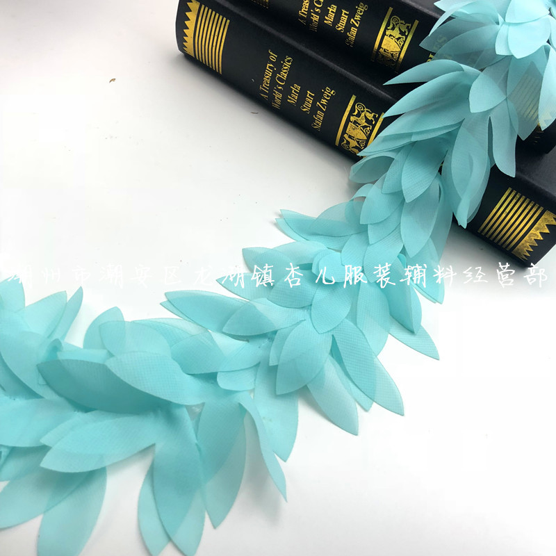 얕은 잔디 녹색