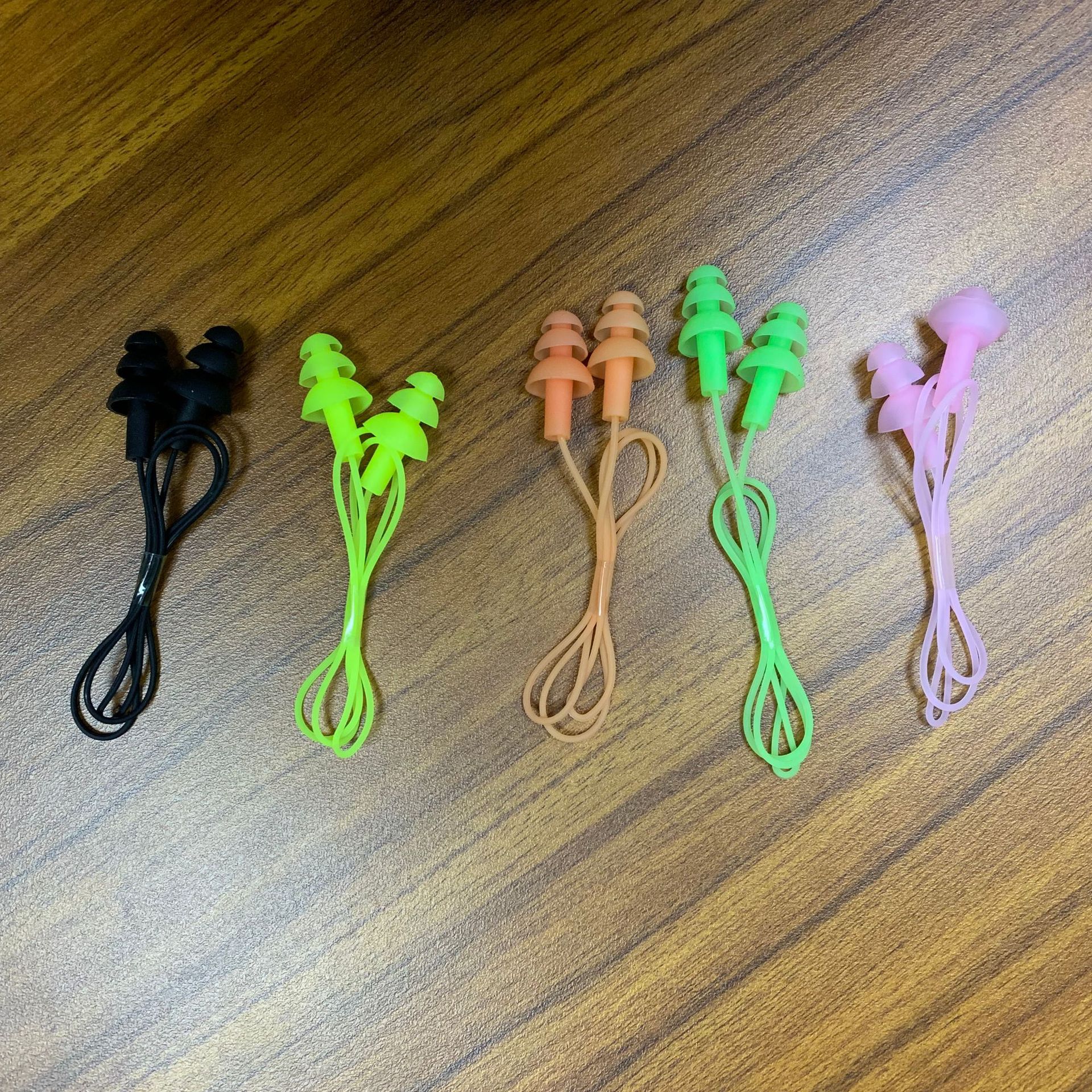 硅胶制品出口入耳式硅胶彩色耳塞套防躁音三层耳塞子弹头硅胶耳塞