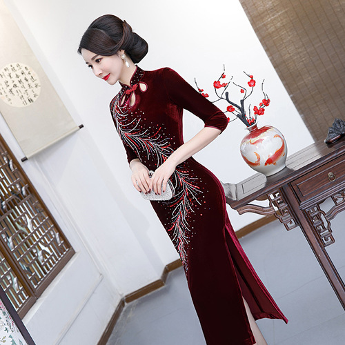 Chinese Dress Qipao for women Long cheongsam Handmade Beaded golden velvet cheongsam with Pipa lapel