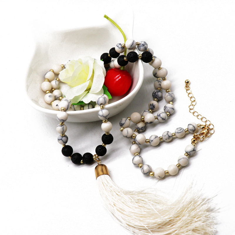 Hersteller Liefern Europäische Und Amerikanische Perlen Halskette Weiße Perlen Schwarze Holzkohle Perlen Halskette Pullover Kette Weiße Faden Quasten Halskette display picture 4