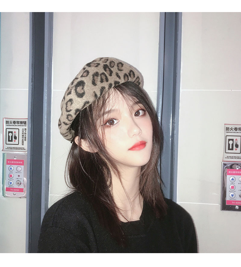 Women's Pastoral Simple Style Leopard Eaveless Beret Hat display picture 2