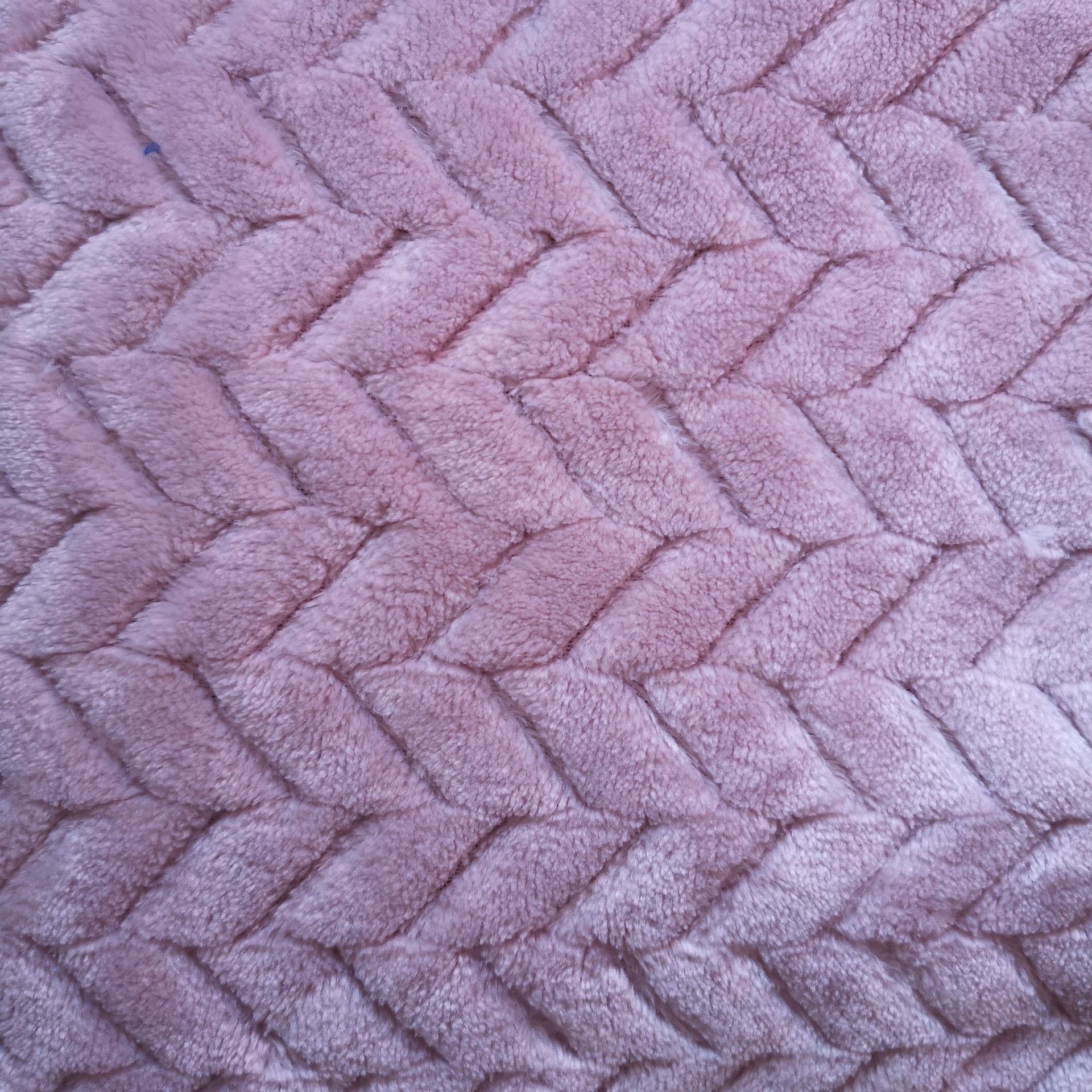 供应经编全涤珊瑚绒面料 花型手感柔软剪花法兰绒面料批发