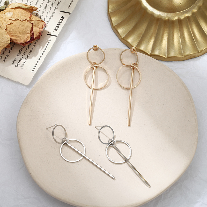 Geometric Circle Earring in Gold