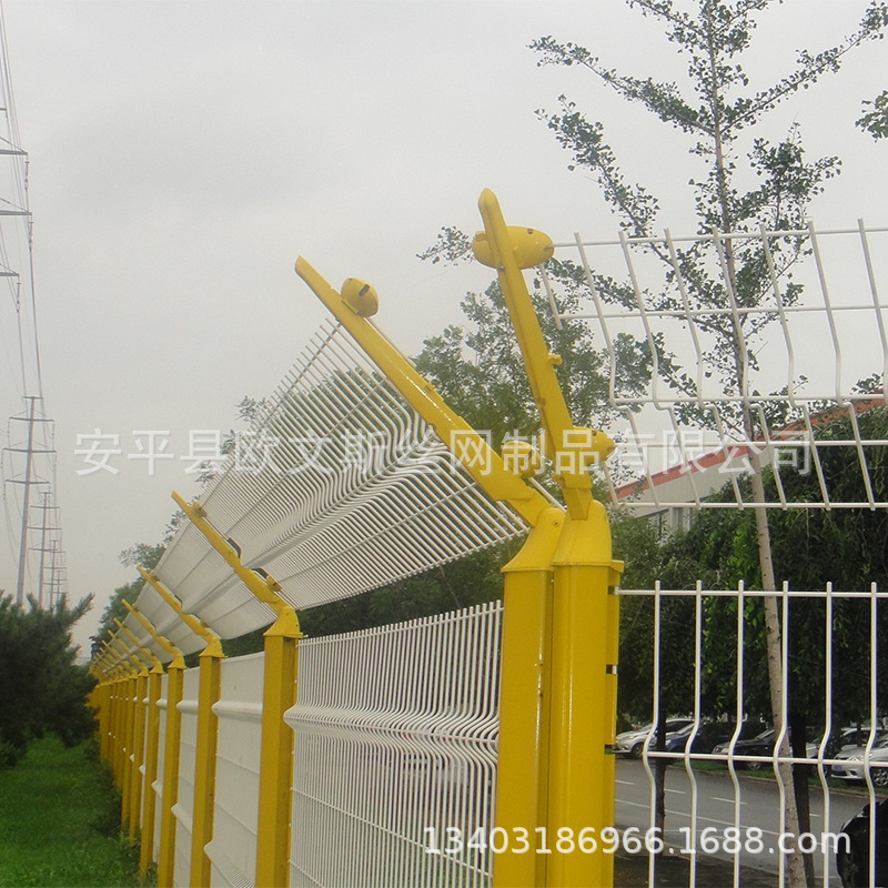 【工厂直供】景区折弯隔离网 私家别墅庭院栅栏 三角折弯护栏网片|ru