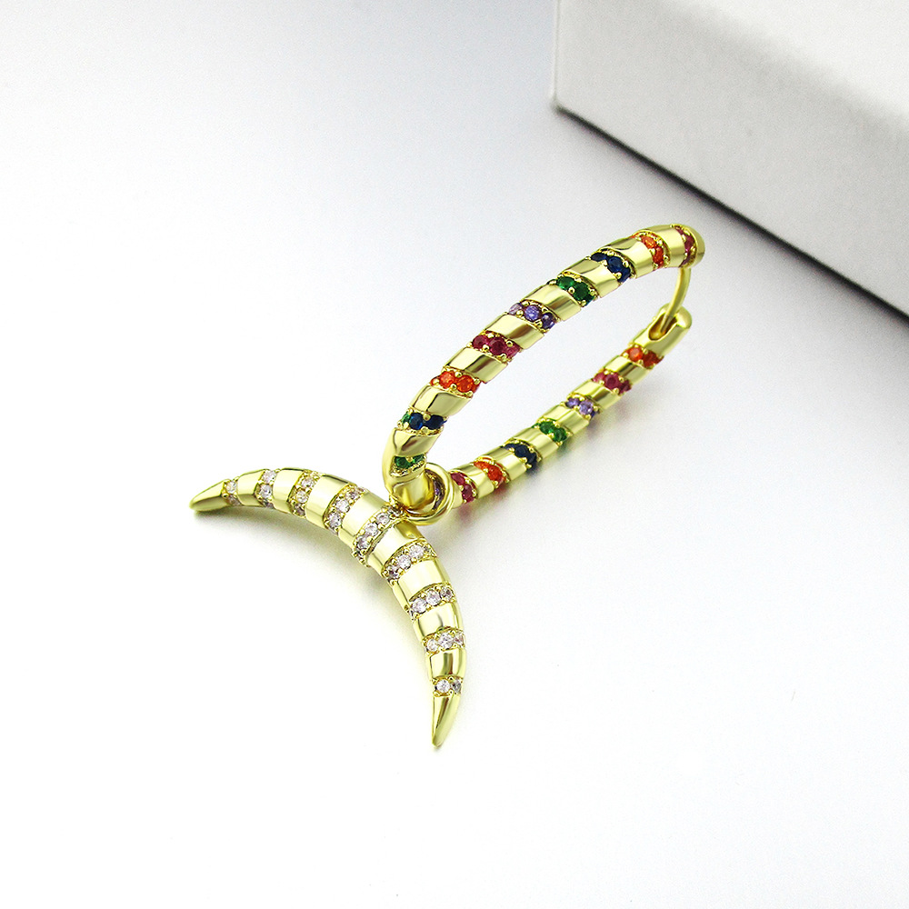 New Asymmetric Green And White Striped Earrings Moon Curved Geometric Fashion Stud Earrings display picture 5