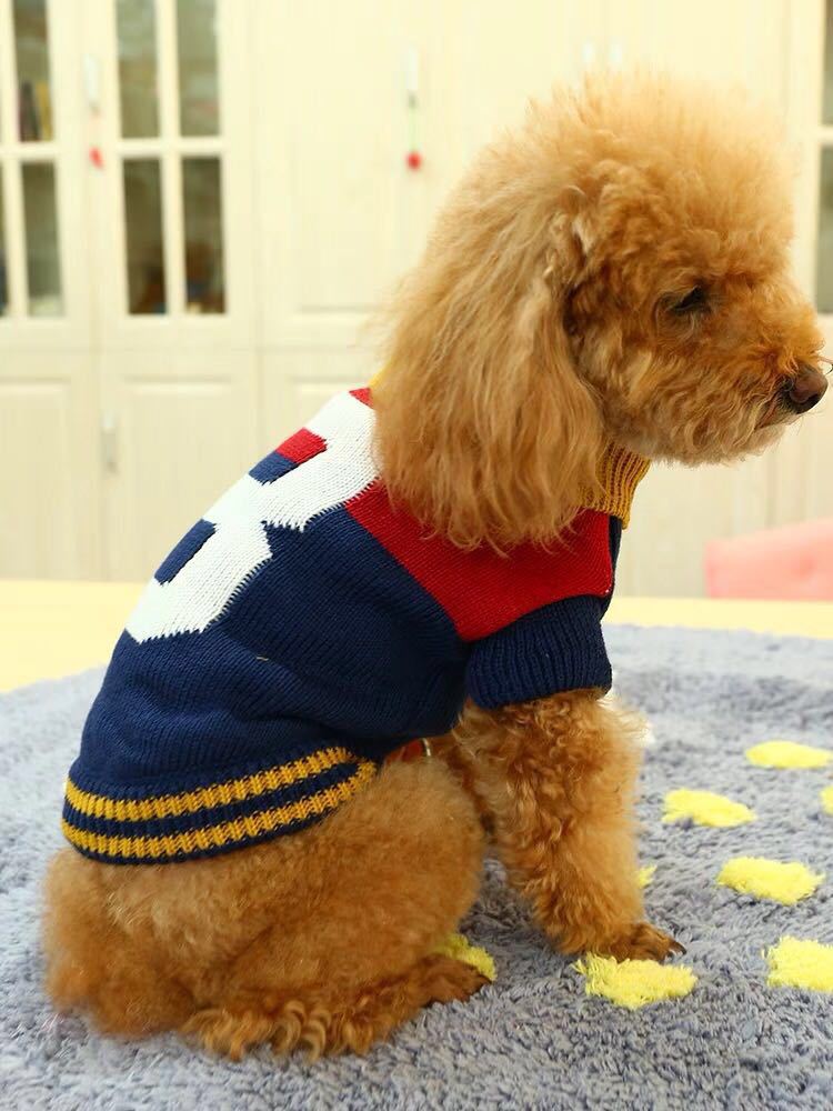 8番バッジセーター