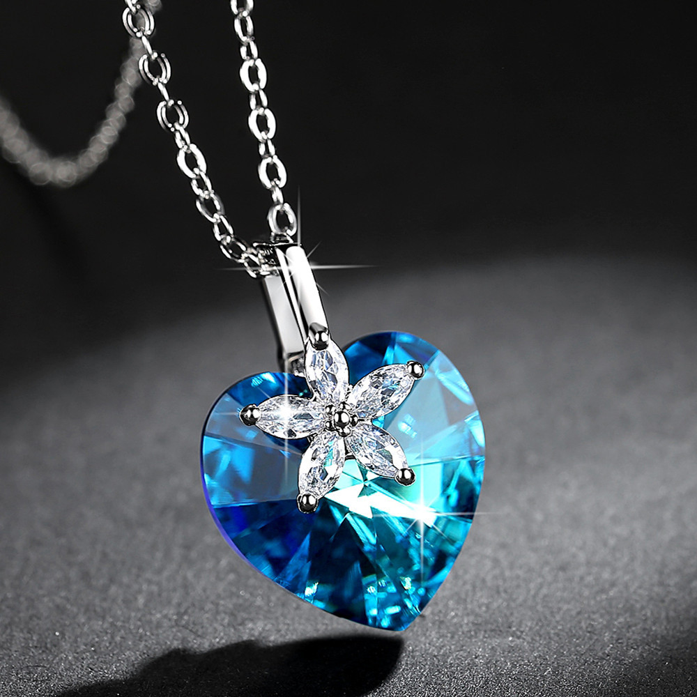 New Fashion Simple Heart-shaped Crystal Necklace For Women Wholesale display picture 3