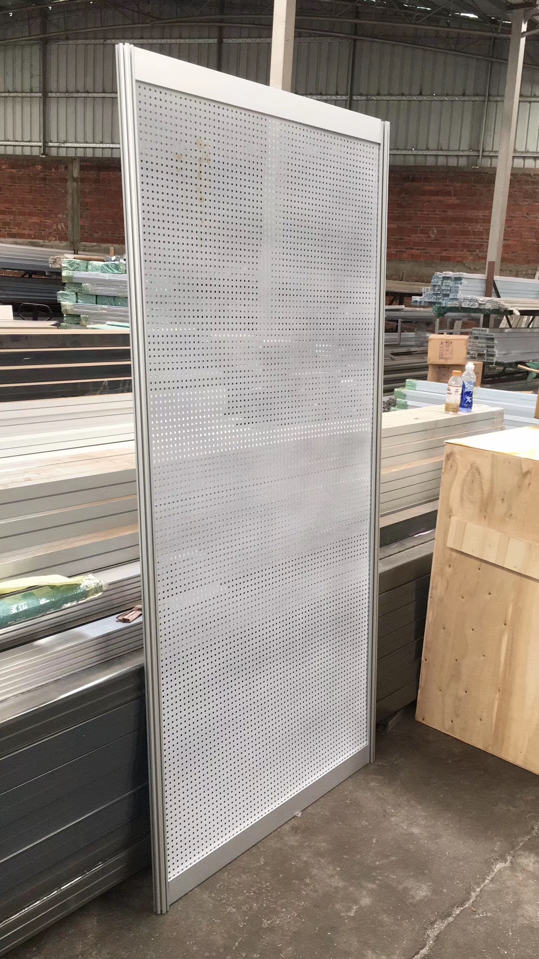 佛山多孔板 洞洞板 展会钩挂板 标摊展板 八棱柱装饰板 展览材料