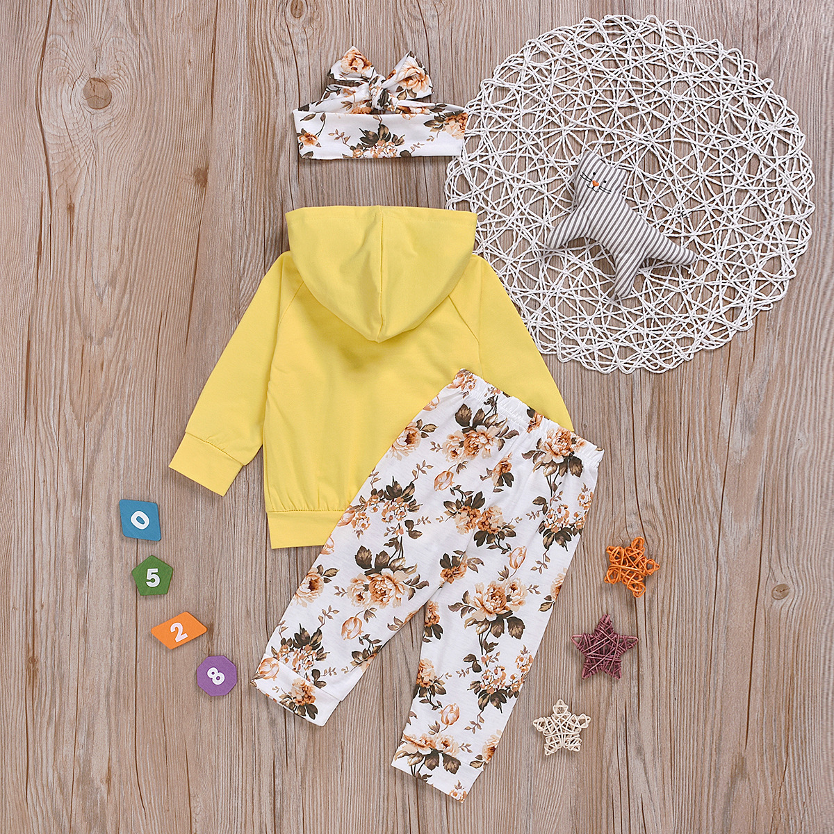 Hot Plant Printed Yellow Three-piece Fashionable Cotton Children's Clothing display picture 4