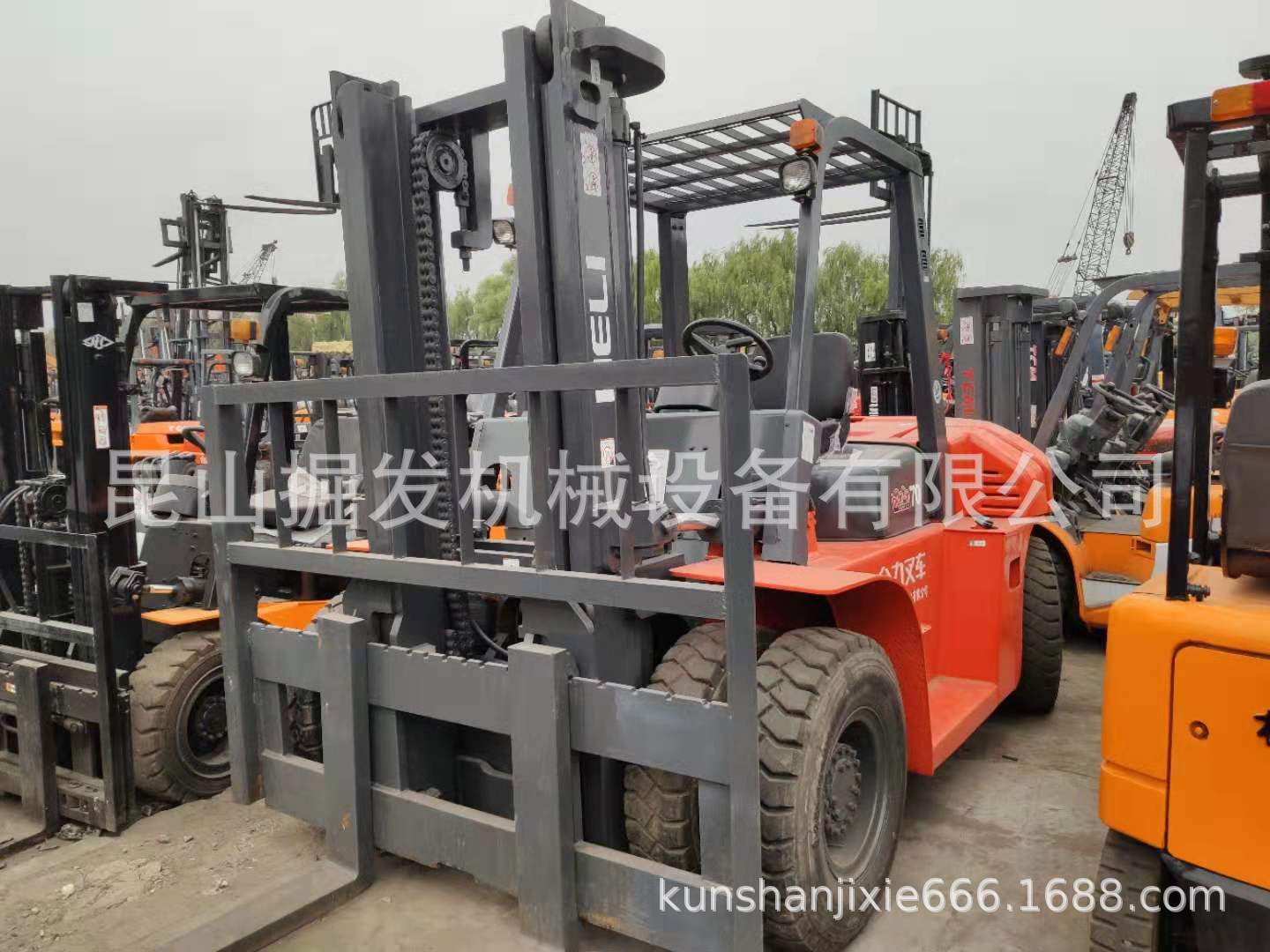 二手合力7吨大叉车 双排轮