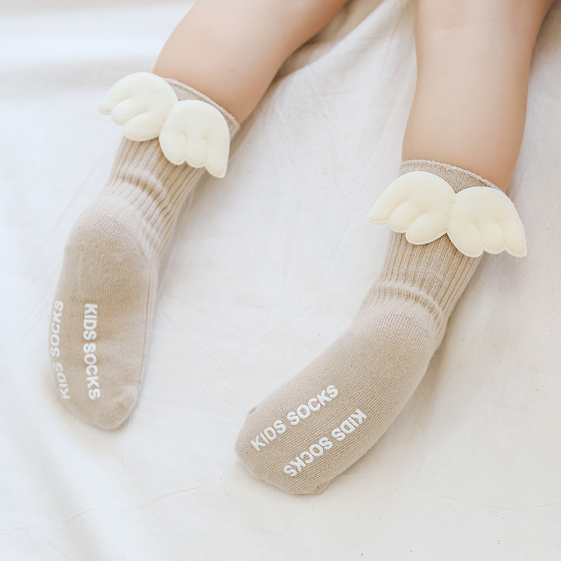 Calcetines para niños primavera y otoño estilo coreano niños y niñas a mitad de la pantorrilla Medias alas pila Calcetines bebé antideslizante piso Calcetines Niño